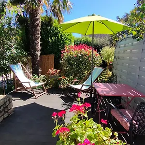 Vue Sur Jardin à 3 Mn En Voiture De La Hébergement de vacances Fouesnant